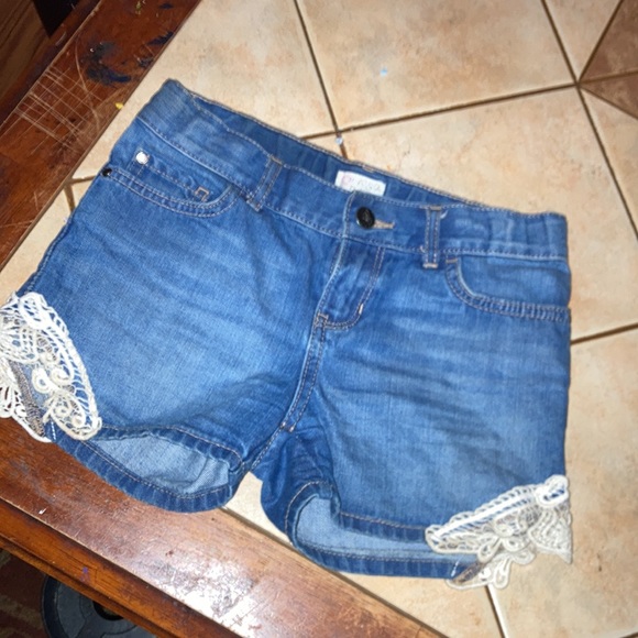 Selling blue Jean shorts for girls in affordable price range - Picture 2 of 4